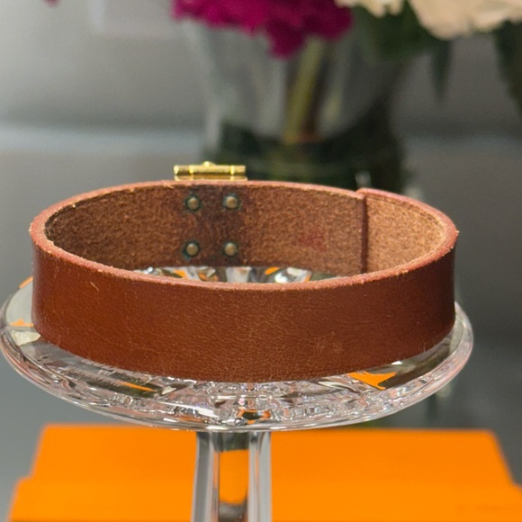 Hermes Leather Bracelet with gold tone hardware + Box + Dusty - Picture 7 of 8